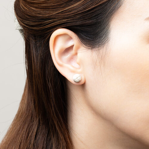 小田巻_小_ピアス_着用写真_ns